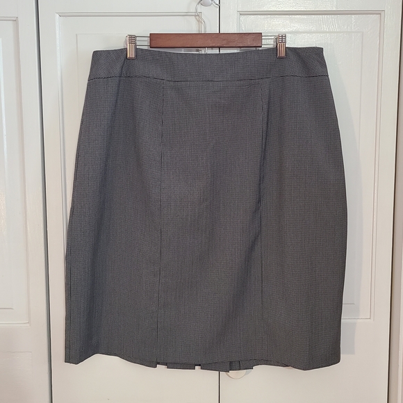 Cato Houndstooth Pencil Skirt, Back Pleated. 18W. - Picture 1 of 5